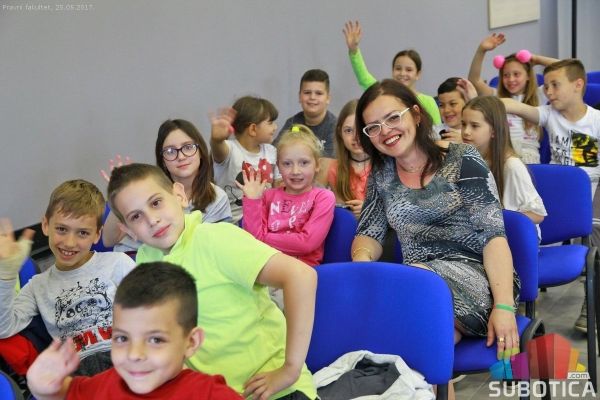 Održana promocija kreativnog pisanja i zbirke pesama i bajki za decu